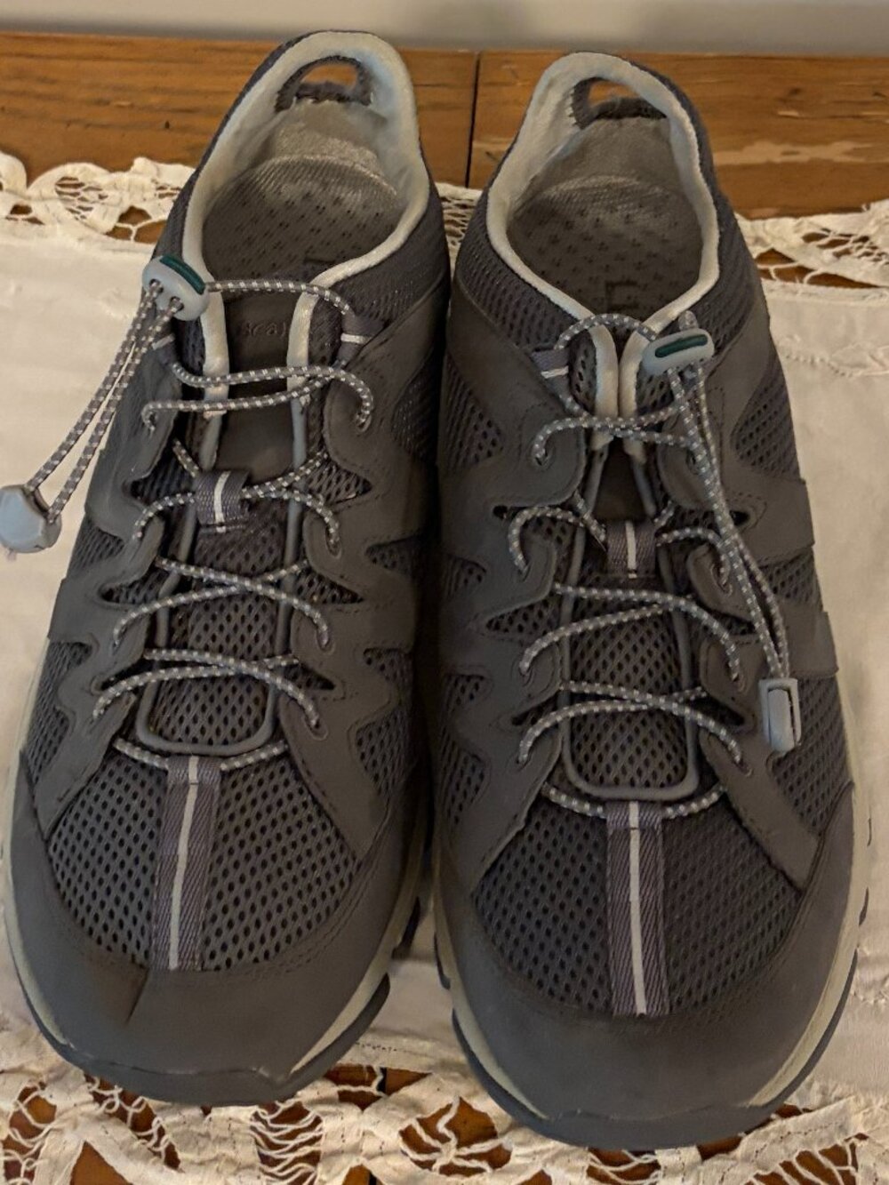 L. L. Bean Men's Size 11M Mesh Water Sneakers. Blue.